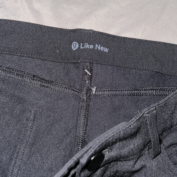 LULULEMON LIKE NEW PANTS - Picture 3 of 4